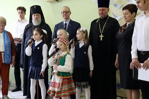 ����� ����