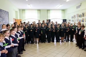 ����� ����