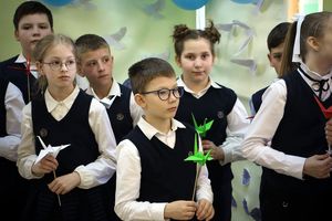 ����� ����