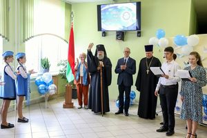 ����� ����