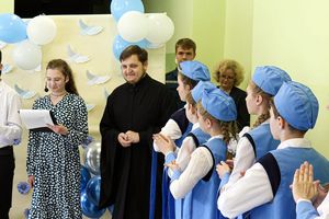 ����� ����