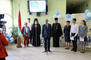 ����� ����