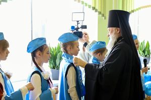 ����� ����