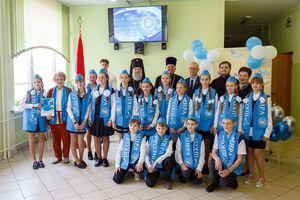 ����� ����